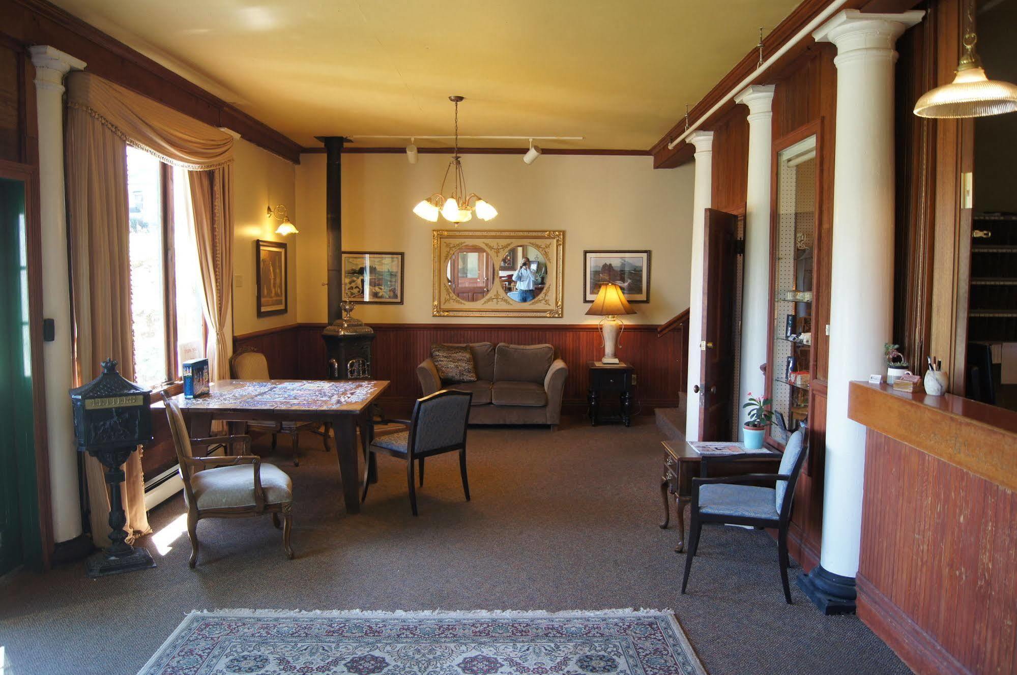 Hotel Halsingland Хайнс Екстериор снимка